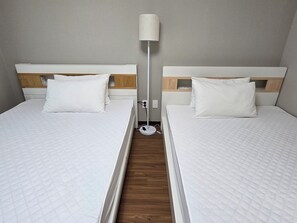 Standard Quadruple Room (non-Korean nationals only) | Ropa de cama hipoalergénica y escritorio 