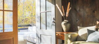 The Creek House: A Creekside Retreat with Hot Tub and Electric Bikes