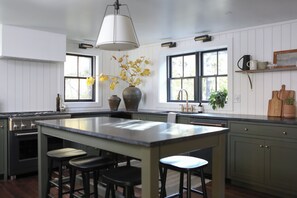 Fridge, microwave, oven, stovetop - The Creek House: A Creekside Retreat with Hot Tub and Electric Bikes (Railroad)