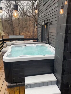Terrace/patio - The Creek House: A Creekside Retreat with Hot Tub and Electric Bikes (Railroad)