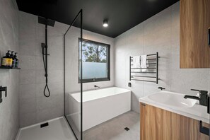 Hårtørrer, håndklæder