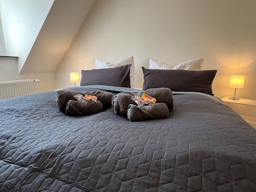 W&D living -Wood 'n' Black 'n' White- incl. parking lot