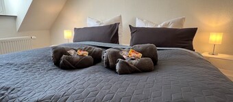 W&D living -Wood 'n' Black 'n' White- incl. parking lot