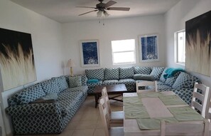 Condo, Balcony | Living area | 40-inch TV with satellite channels