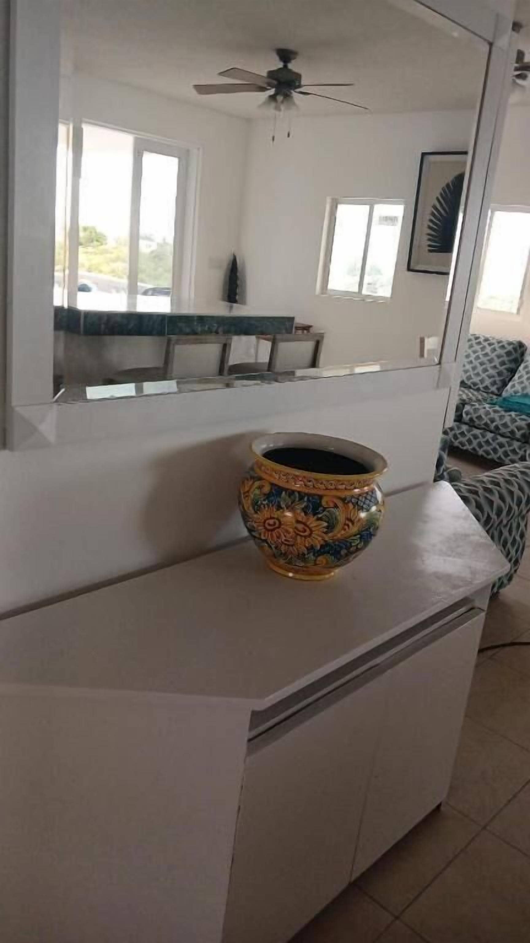 Condo, Balcony | Living area | 40-inch TV with satellite channels