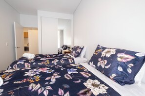 2 bedrooms, iron/ironing board, travel crib, WiFi - Modern, Ground Floor, CBD, Free Parking, 2-3 Beds (Christchurch)