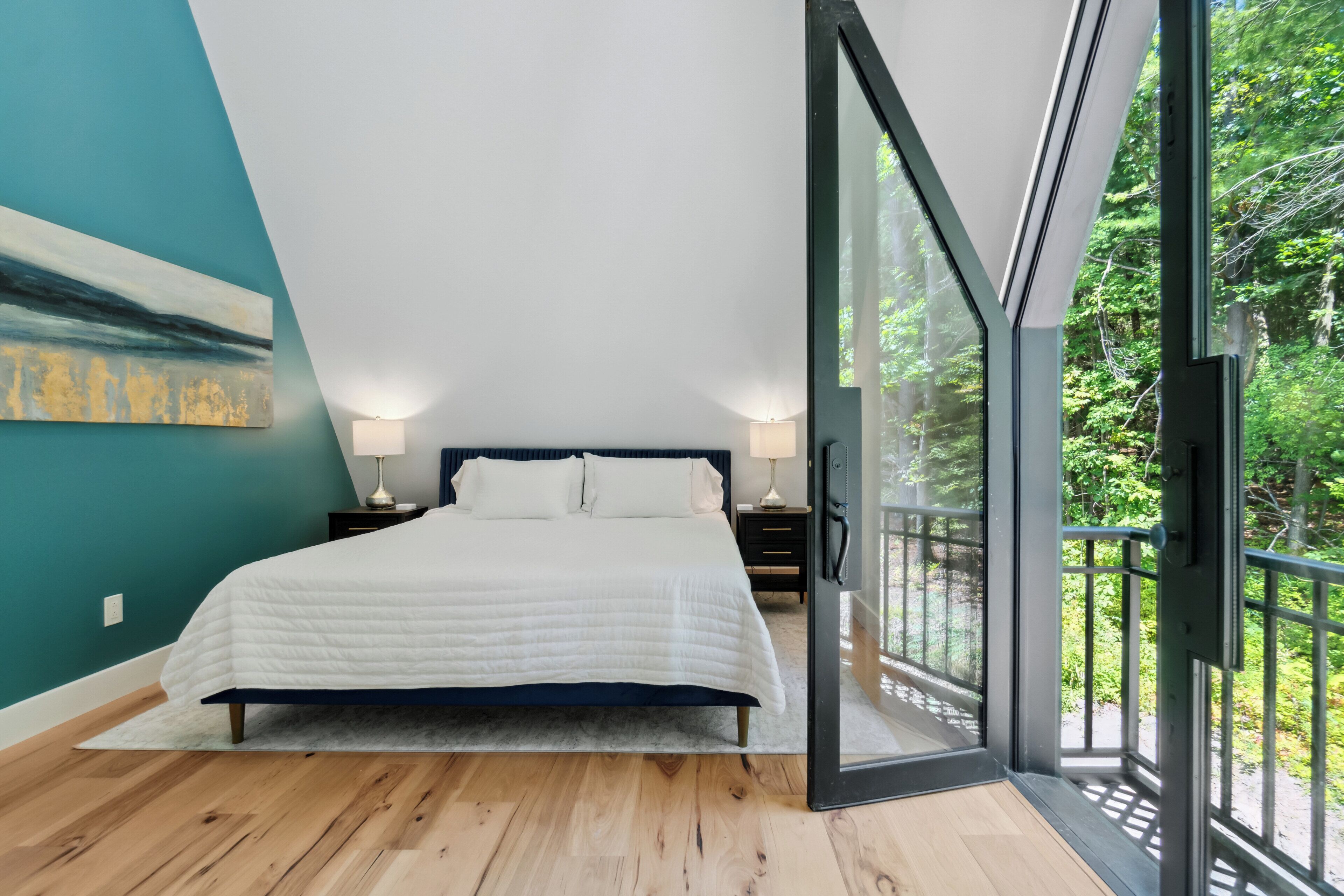 3 slaapkamers, een strijkplank/strijkijzer, wifi, beddengoed