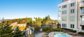 Seneca Lodge in Snowshoe Village - Steps to Ski Slopes