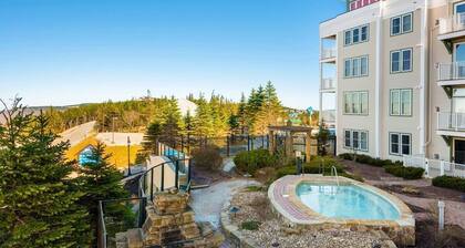 Seneca Lodge in Snowshoe Village - Steps to Ski Slopes