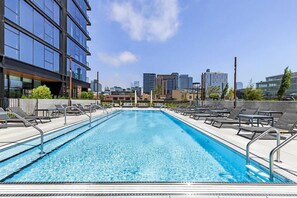 Pool - Inviting West Loop 1BR w/ Pool, Spa, Gym, BBQ & Lounge, by Blueground (Chicago)
