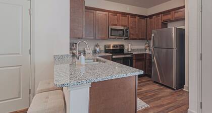 Charming 3-bedroom townhome in San Antonio with WiFi and AC