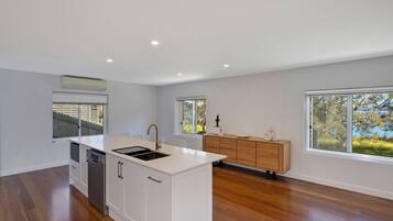 Réfrigérateur, micro-ondes, four, grille-pain