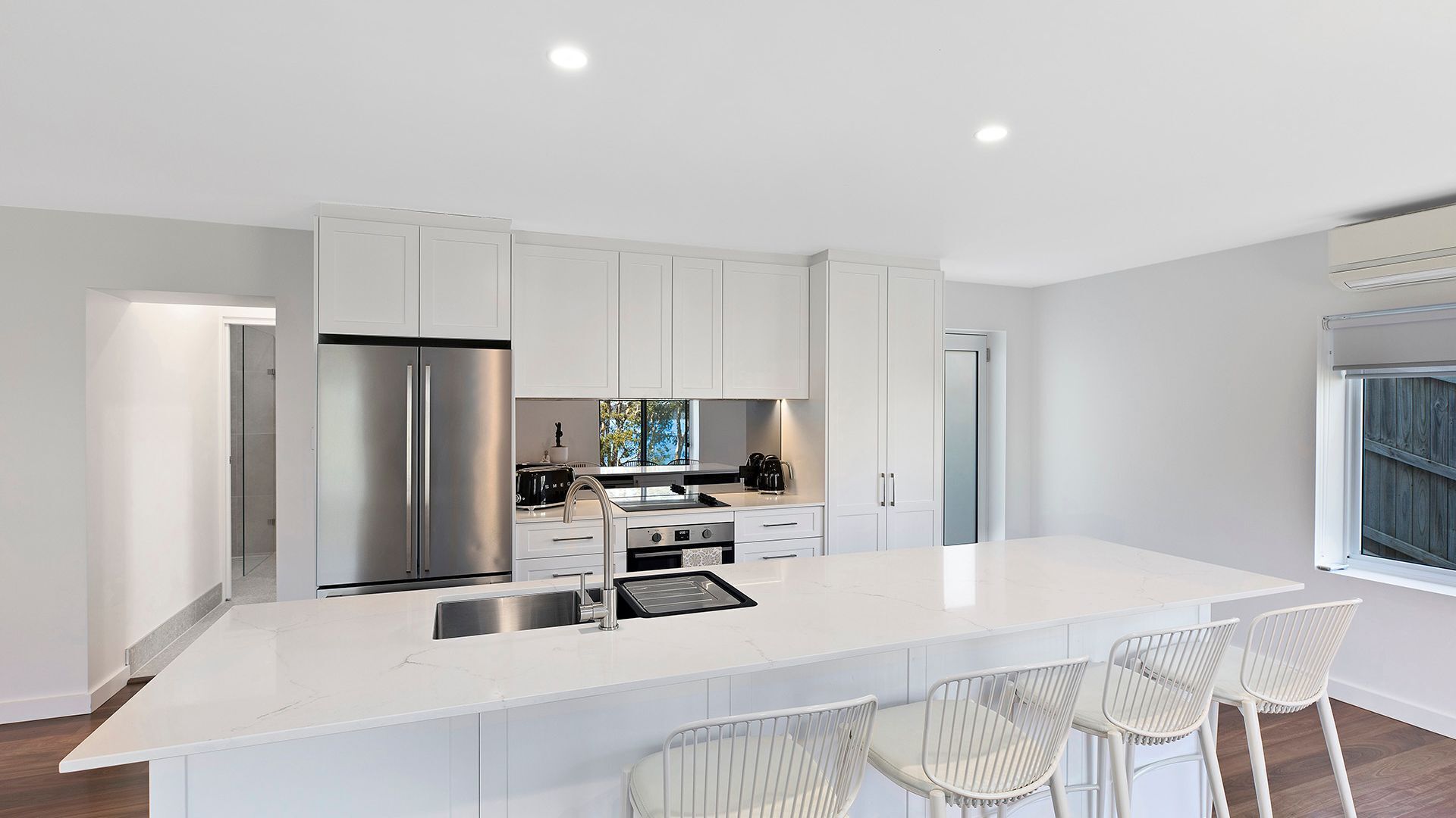 冷蔵庫、電子レンジ、オーブン、トースター