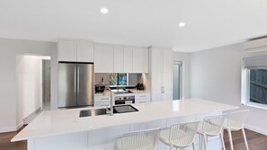 雪櫃、微波爐、焗爐、多士爐