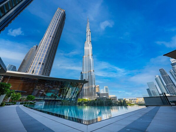Pool - New 1BR |Burj Khalifa Infinity Pool |Dubai Mall (Dubai)