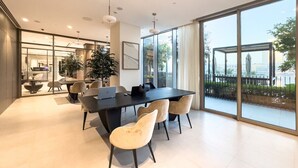 Dining - New 1BR | Burj Khalifa Infinity Pool | Dubai Mall (Dubai)