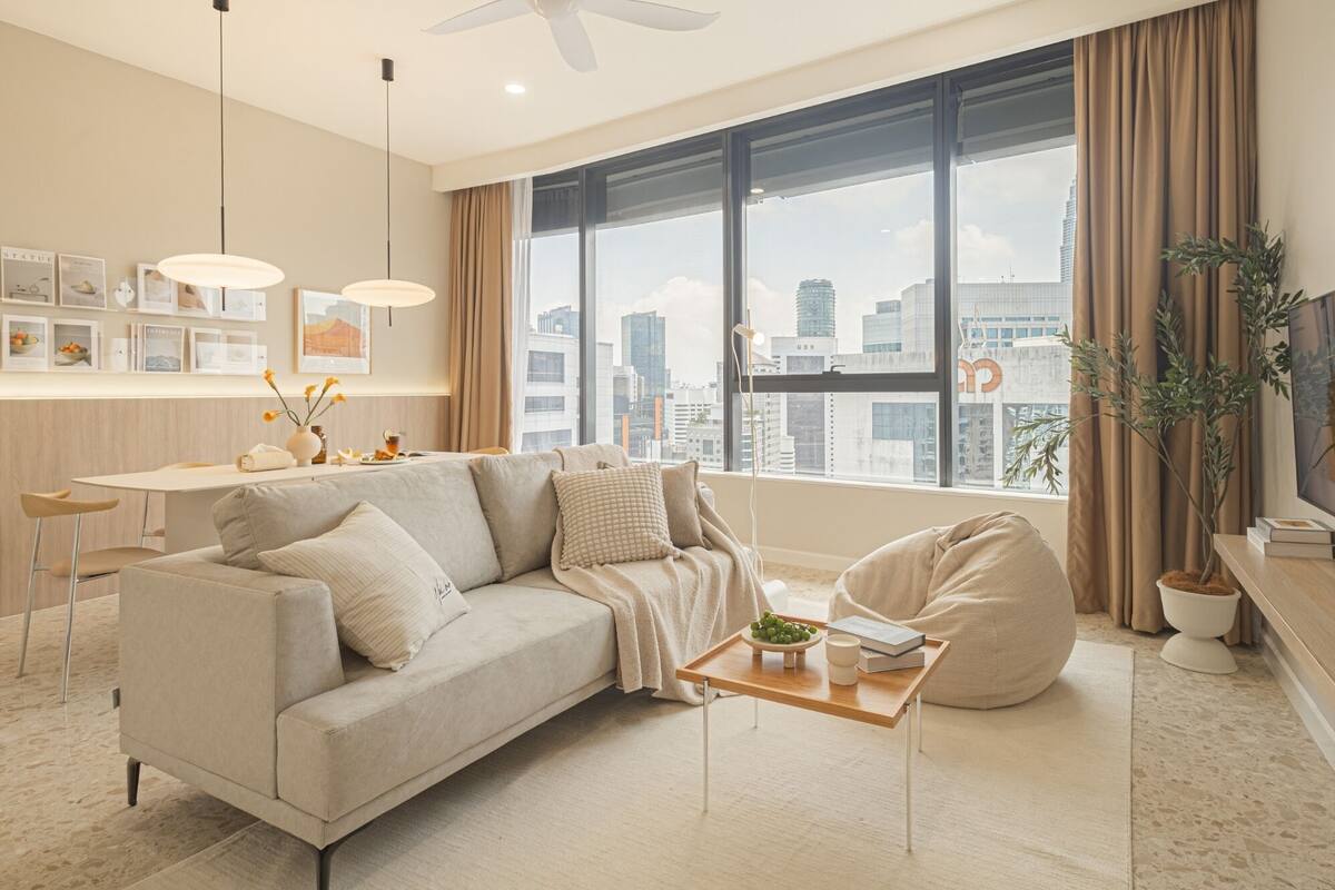 Apartemen Premium, 3 kamar tidur, pemandangan kota | Area keluarga | Televisi LED 40-inci dengan saluran TV digital