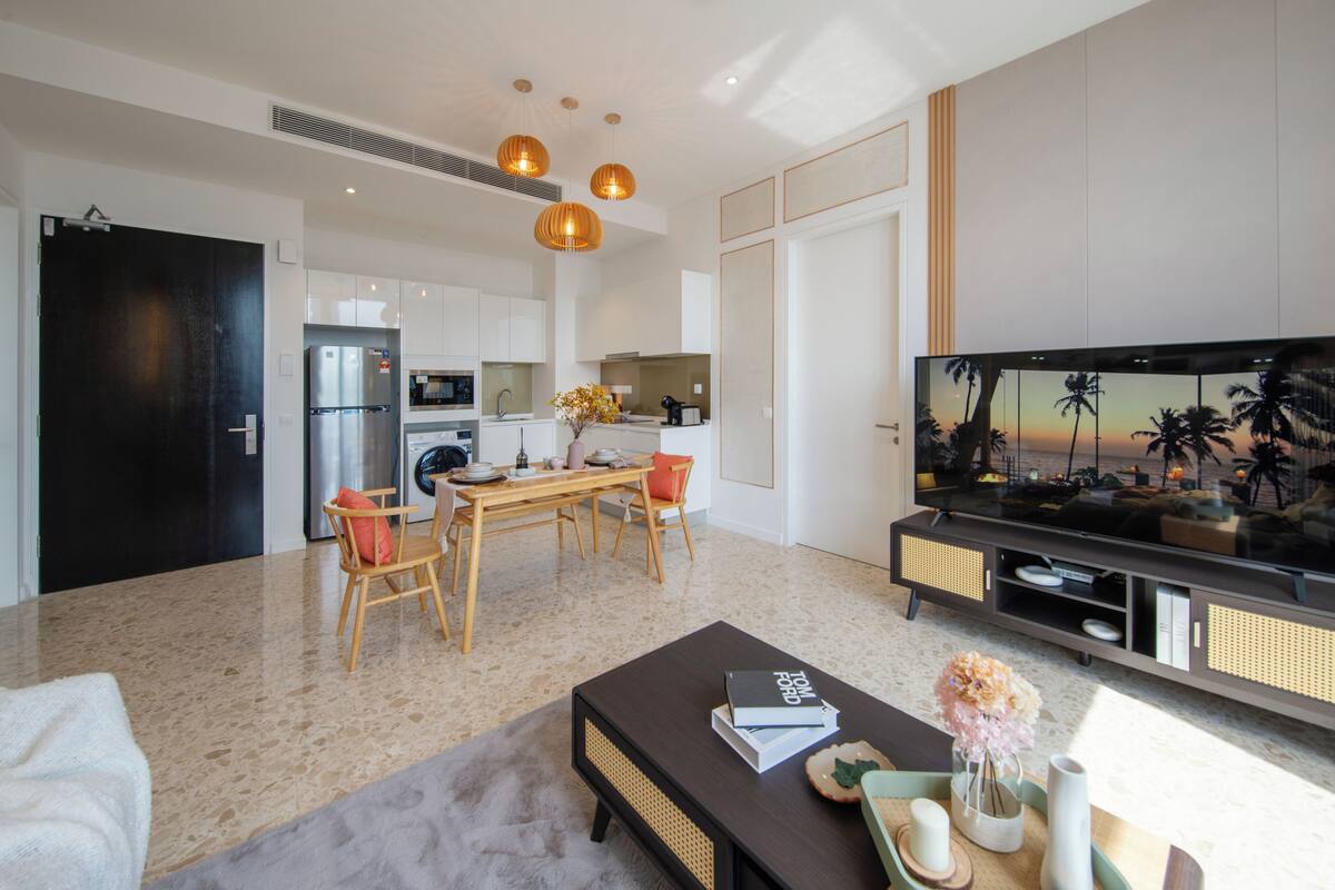 Apartemen Premium, 2 kamar tidur, pemandangan kota | Area keluarga | Televisi LED 40-inci dengan saluran TV digital