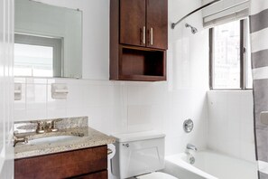 Hårføner og håndklær