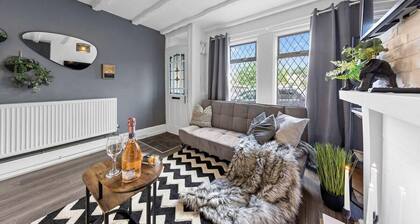 Apartment Sleeps 7 with Free Parking