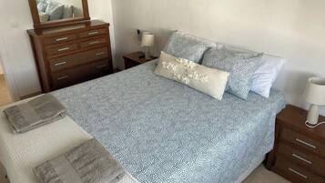 4 slaapkamers, een strijkplank/strijkijzer, wifi, beddengoed