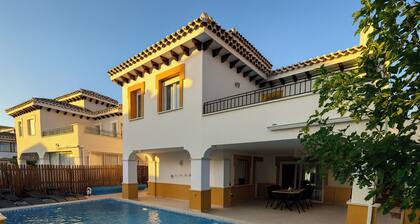 4 Bed Villa-Sleeps 8-Private Pool-Golf Resort