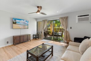 Smart TV - Kihei Garden Estates C-105 - Stunning Renovation, AC, Steps from the Beach! (Kihei)