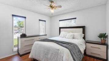3 bedrooms, desk, iron/ironing board, WiFi