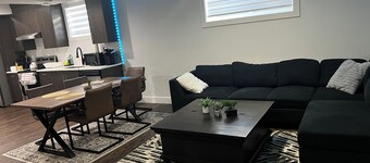 Spacious & Cozy 2 bedroom Suite 