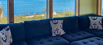 Stunning beach and waterfront escape with outstanding views, gas grill and Wifi