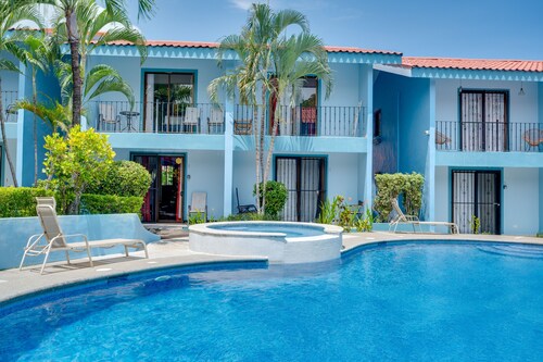 Comfortable haven with terrace and pool - your family-friendly getaway