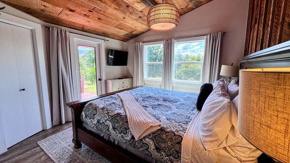 3 bedrooms, iron/ironing board, travel cot, free WiFi