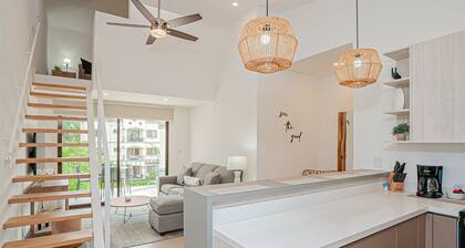 Cozy apartment just 5 minutes from the beach with pool views and workspace