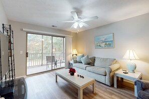 TV, DVD player, video library - 2nd-floor condo with balcony, pool, tennis, golf and close to beach (Pawleys Island)