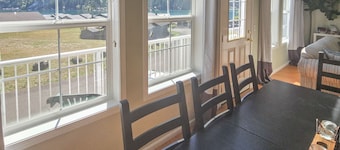 Beautiful, family-friendly lake view property with gas grill-Pet friendly