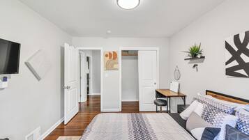 4 habitaciones, tabla de planchar con plancha, internet y ropa de cama