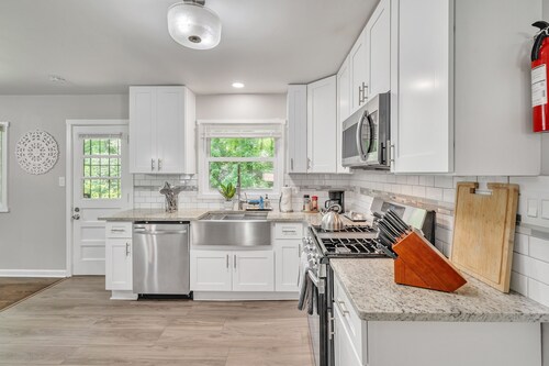 Charming home with game room, private washer/dryer, and WiFi