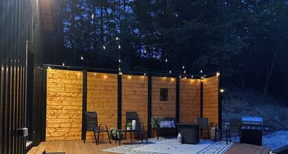 Sleeps 5-6 Near RRG-Hot Tub-Nice Sunrise-Quiet