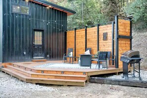 Comfort Cabin, 2 Bedrooms, Kitchenette, Valley View | Terrace/patio - Sleeps 5-6 Near RRG-Hot Tub-Nice Sunrise-Quiet (Beattyville)