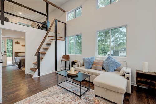 Comfort Cabin, 2 Bedrooms, Kitchenette, Valley View | Living area