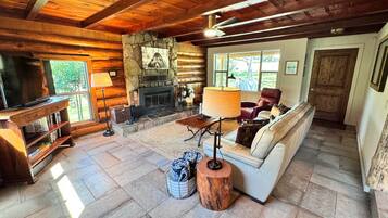 Smart TV, fireplace, DVD player, books