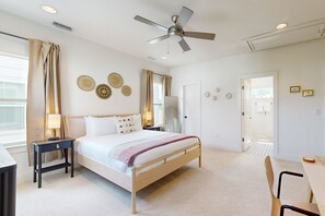 3 bedrooms, desk, iron/ironing board, internet