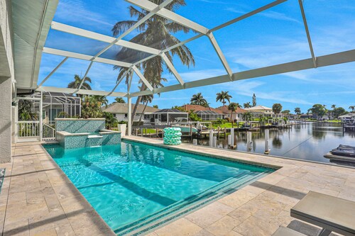Canal front home with private pool spa, washer/dryer, & AC