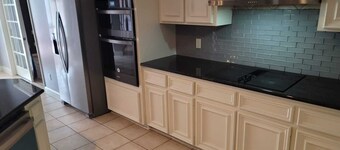 Spacious 5-bedroom king bed with a pool in wonderful Mission 