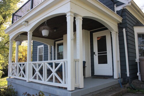 Blue Jay Bungalow- 3 bedroom with
private outdoor porches, kid-friendly big yard
