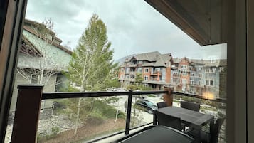 Familjesvit - utsikt mot bergen | Terrass/Patio