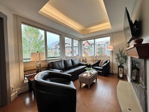 Familiesuite, fjellutsikt | Oppholdsområde