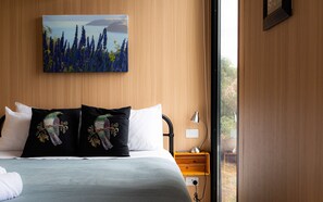 1 bedroom, bed sheets