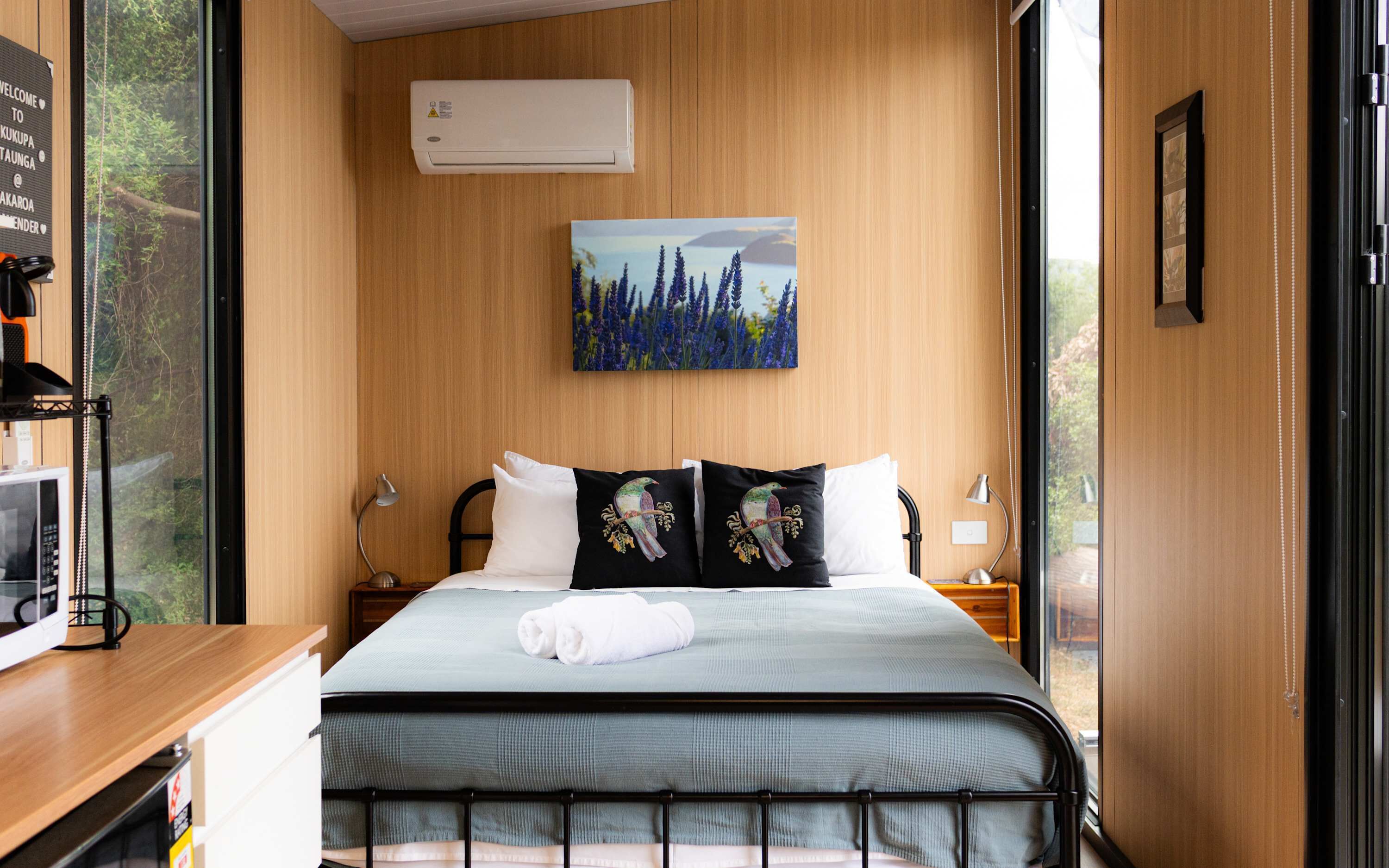 1 bedroom, bed sheets