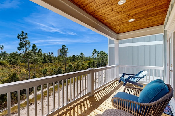Property grounds - Brilliant beach house located walking distance to beach with community pool (Orange Beach)